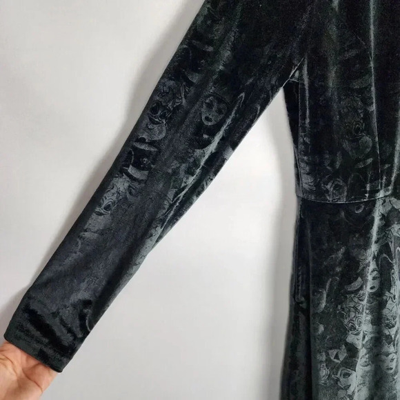 Loungefly Stitch Shoppe DISNEY VILLAINS VELVET EMBOSSED PRINT KIANA Dress Small - Picture 5 of 10